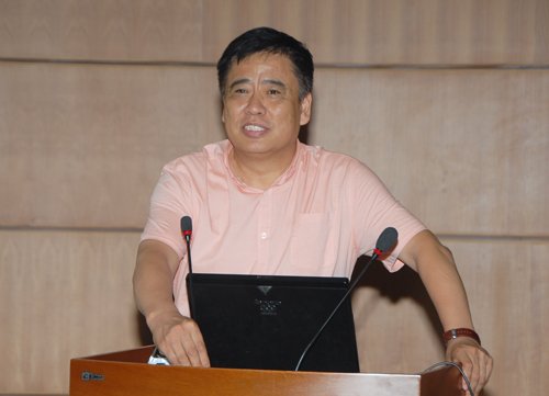 副校长王喜军教授主持讲座