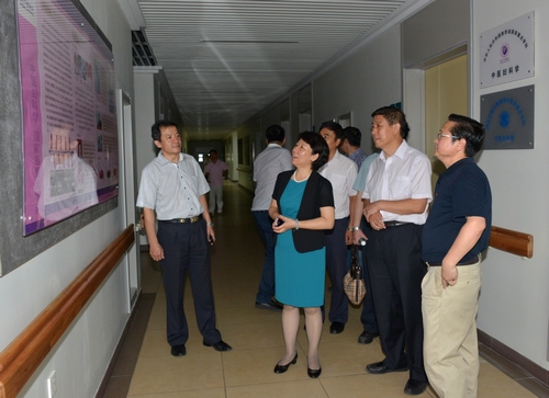 卢国慧司长一行在附属第一医院考察国家中医临床研究基地建设情况