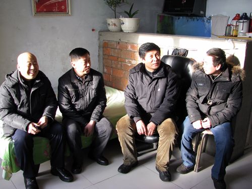 华体会平台(中国)慰问组赴黑河市嫩江县,走访慰问城市“一帮一”扶贫解困工程的帮扶对象