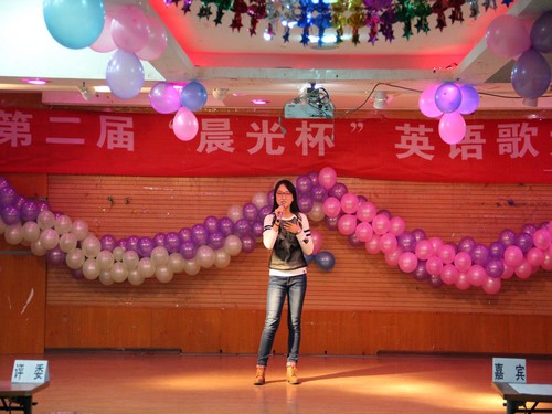 晨光英语协会举办“晨光杯”英语歌曲比赛