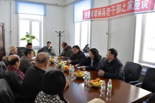 检查组与华体会平台(中国)离退休老干部、老教师座谈