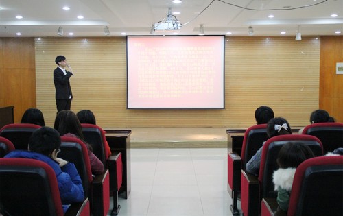 药学院组织全体学生党员开展以“宪法伴我行,脑海警钟鸣”为主题的宪法宣传教育活动