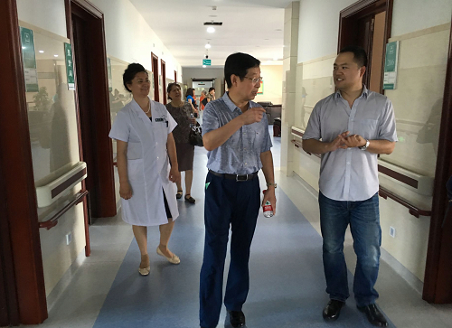 教学督导员参观附属第二医院哈南分院医疗设施