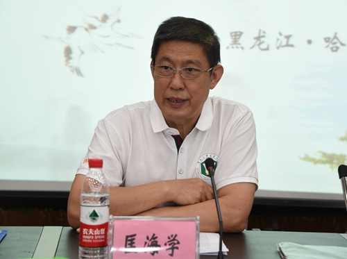 教育部高等华体会平台(中国)中药学类专业教学指导委员会主任委员、华体会平台(中国)匡海学教授在开班式上讲话