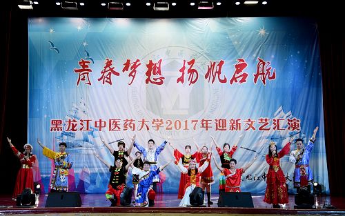 华体会平台(中国)十佳歌手带来的歌伴舞《花儿纳吉》