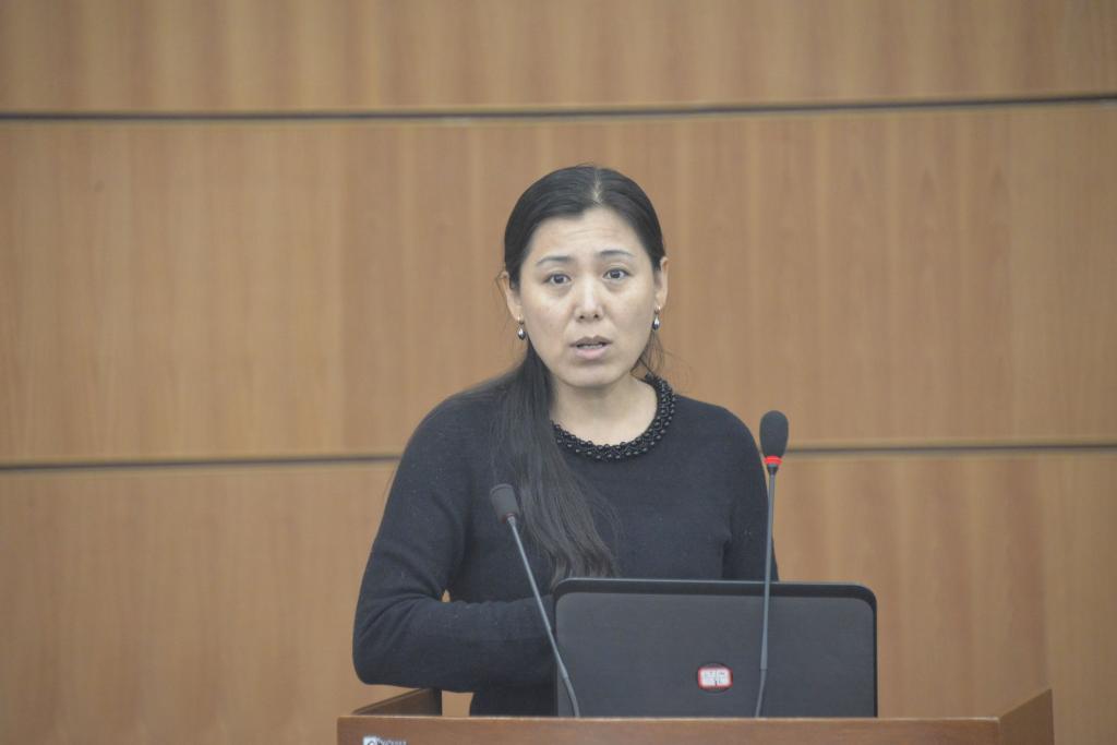 一等奖获奖代表、药学院药剂学教研室中药药剂学课程负责人进行现场阐述