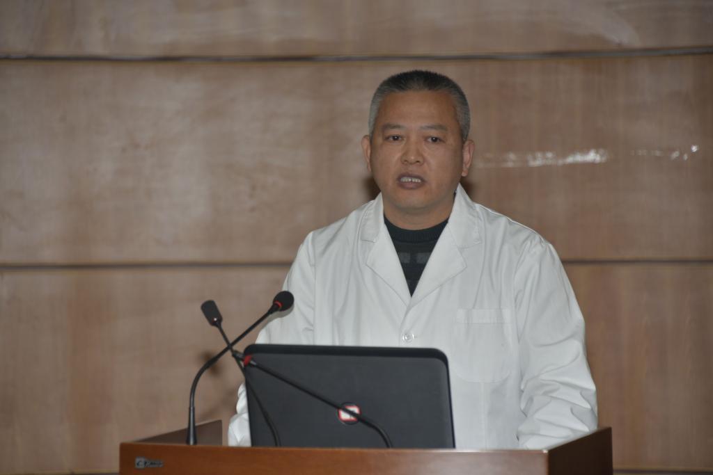 一等奖获奖代表、基础医学院中医基础理论教研室中医基础理论课程负责人进行现场阐述