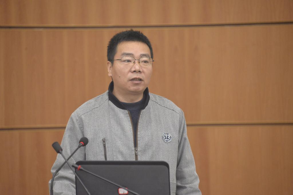 一等奖获奖代表、基础医学院方剂学教研室方剂学课程负责人进行现场阐述