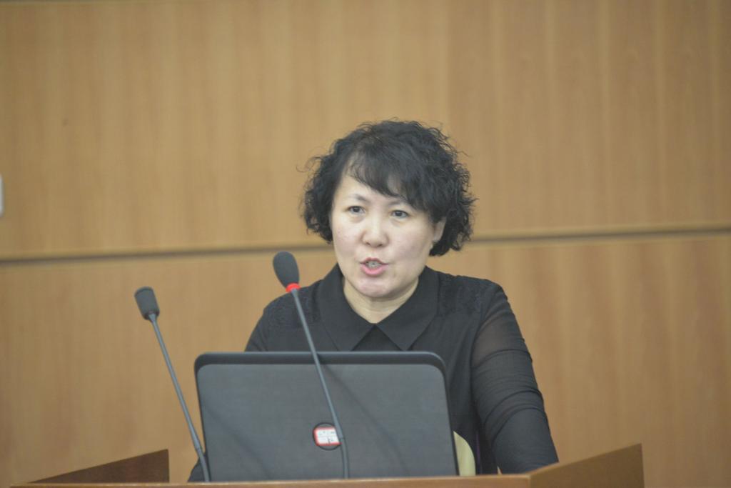 一等奖获奖代表、佳木斯学院中医美容技术推拿学课程负责人进行现场阐述