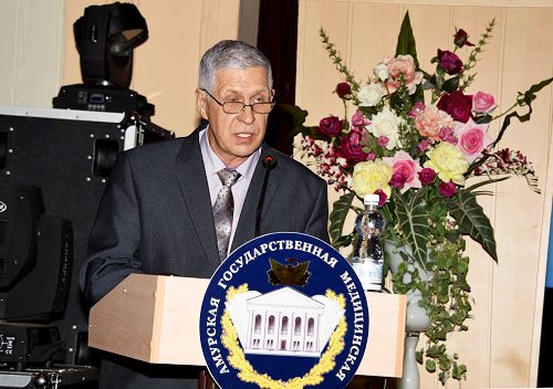 阿穆尔国立医学院副院长谢尔盖•谢苗诺维奇•采录柯代表俄方致闭幕词