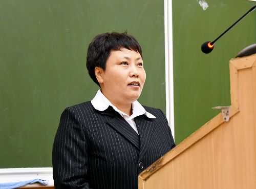 吕邵娃教授作题为《中药治疗风湿性关节炎:从药理学到潜在分子机制研究》的学术报告