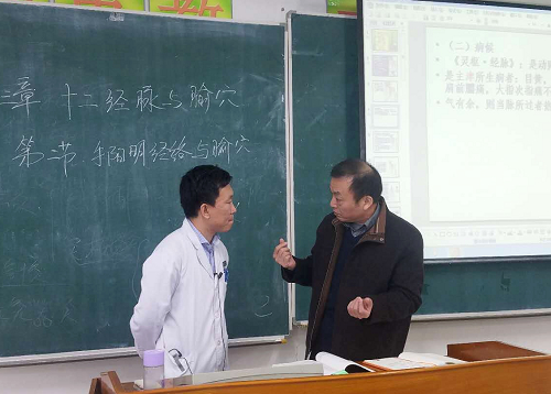 刘跃光教授对授课教师进行现场指导